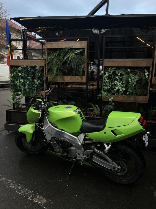 Yamaha 750R YZF 125 cp