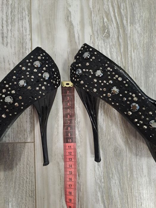 Официални дамски обувки на ток