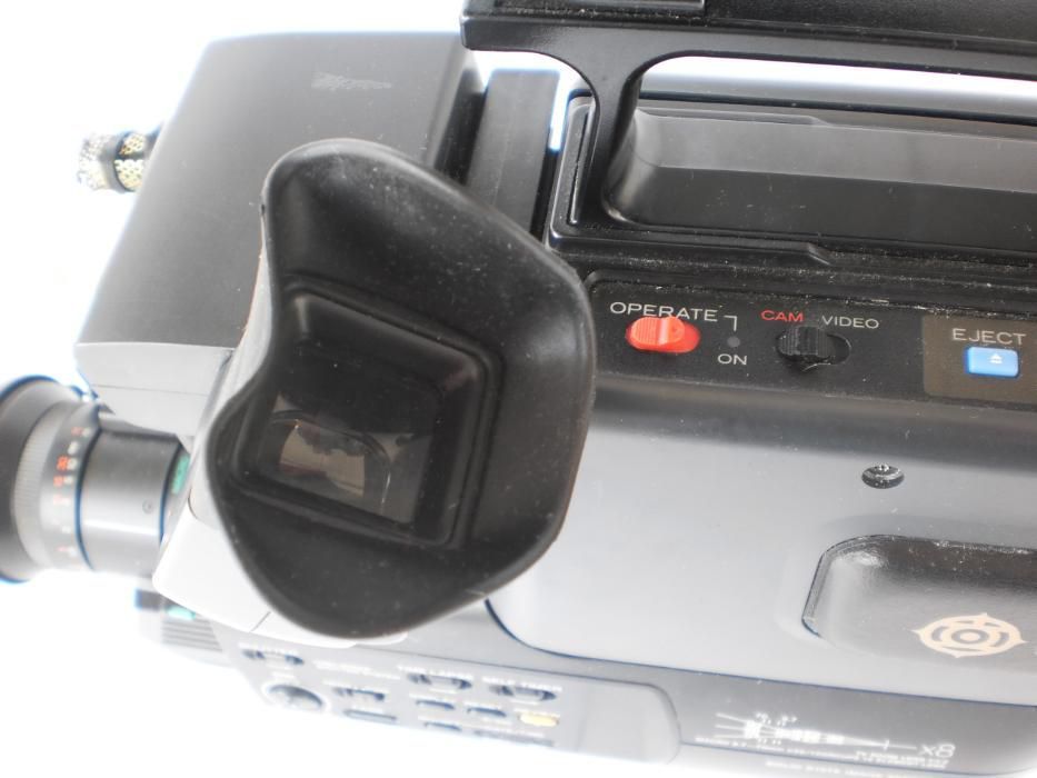 Продавам камера integrated camera &video vm-3200e hitachi