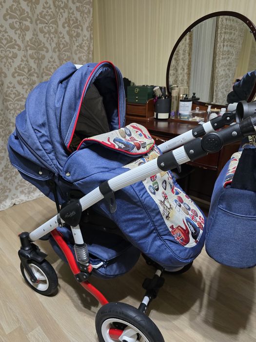 Продам детскую коляску 3 в одном