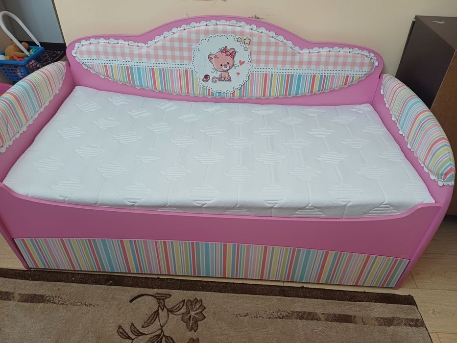 Детская кровать розовая