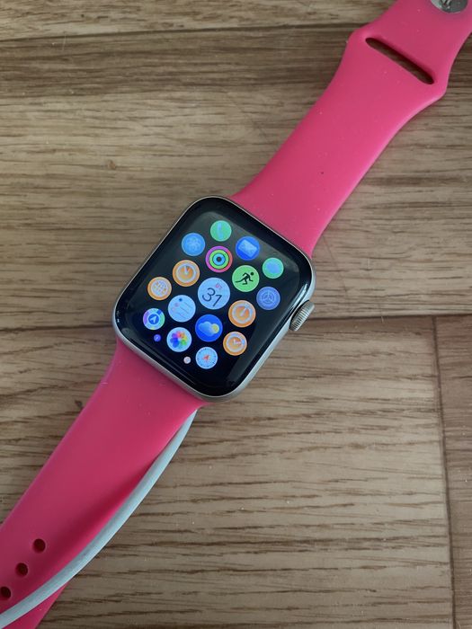 Продам apple watch SE2 Gen2023