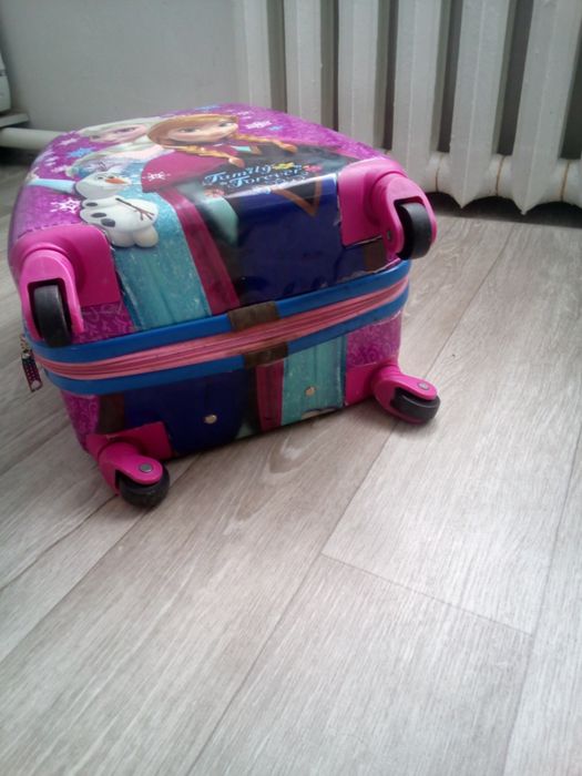 Чемодан детский б/у в хорошем состоянии Есть торг