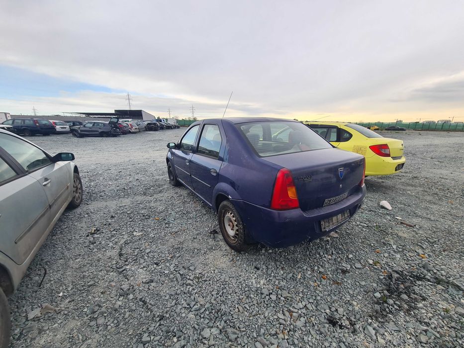 Dezmembrez Dacia Logan