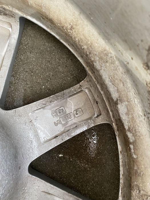 Vand 4 jante cu anvelopa iarna 235/65R17 Audi