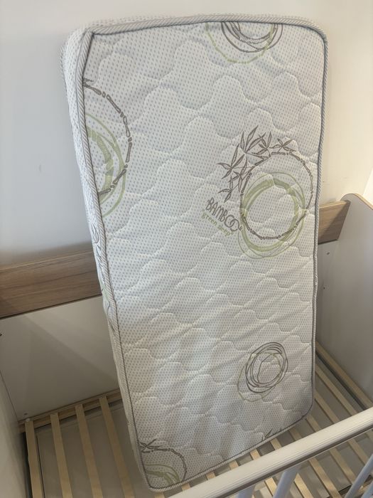 Бебешко легло, скрин и матрак!