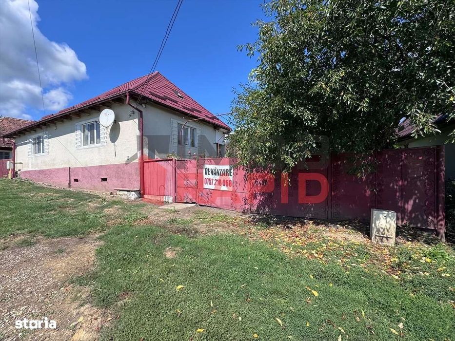 Casa cu 3000 mp teren, toate utilitățile, acces asfaltat