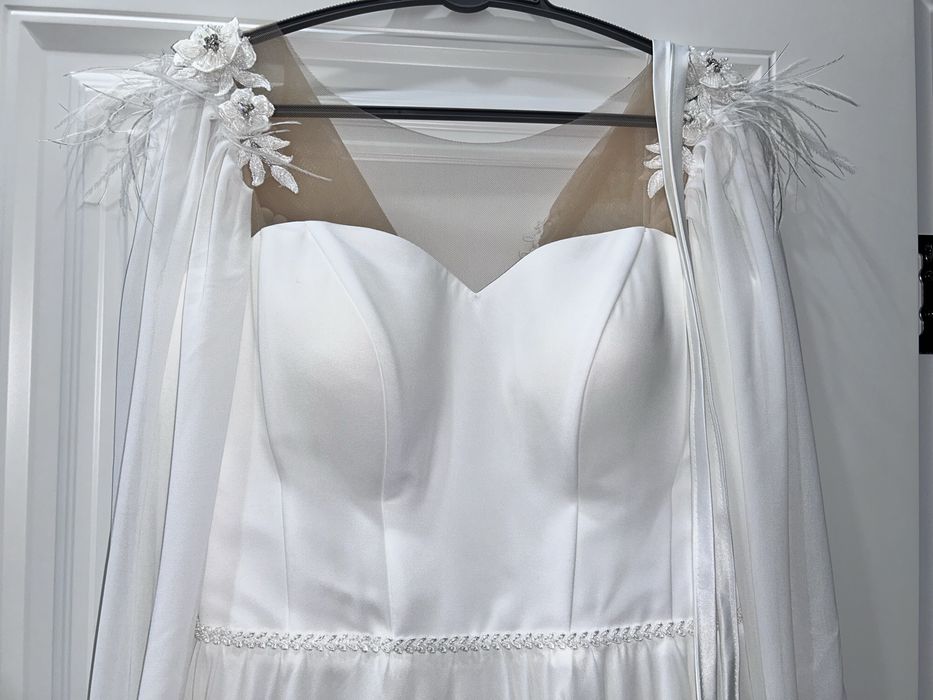 Продам свадебное платье размер 44-46, одевала 1 раз