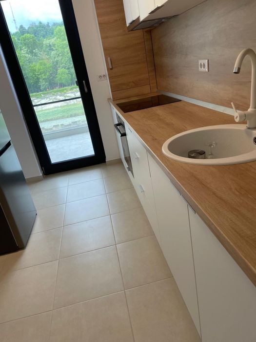 Inchiriez apartament cu 2 camere zona centrala