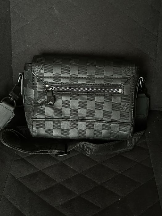 Lv чантичка.