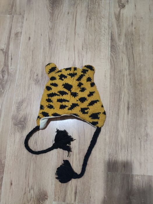 Căciulă din lână model tigru