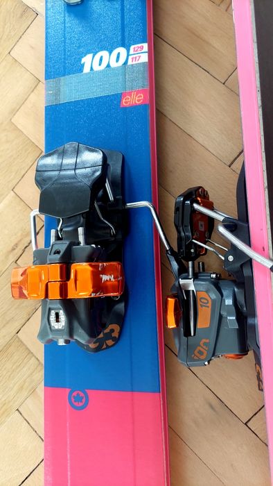 Продавам  дамски туринг ски G3