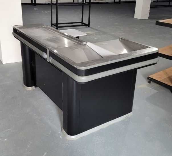 Витрины, прилавки, кассовые столы, стелажи, корзины, экономпанели