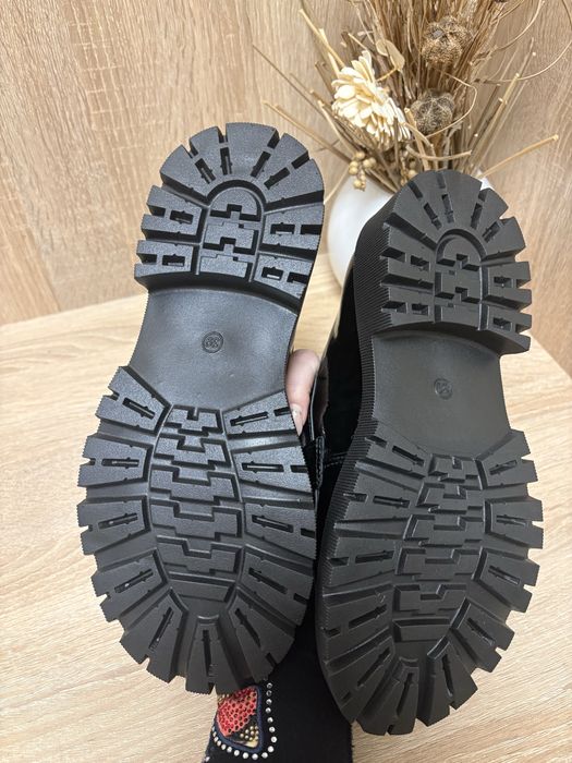 Обувки нови черни