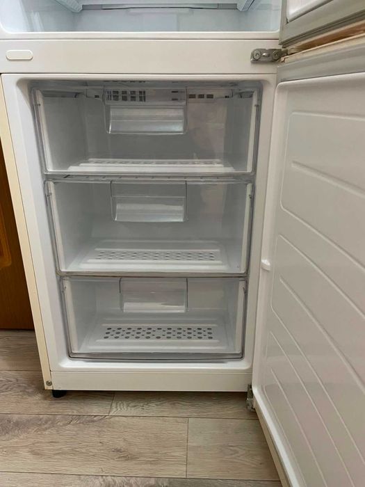 Продам холодильник LG