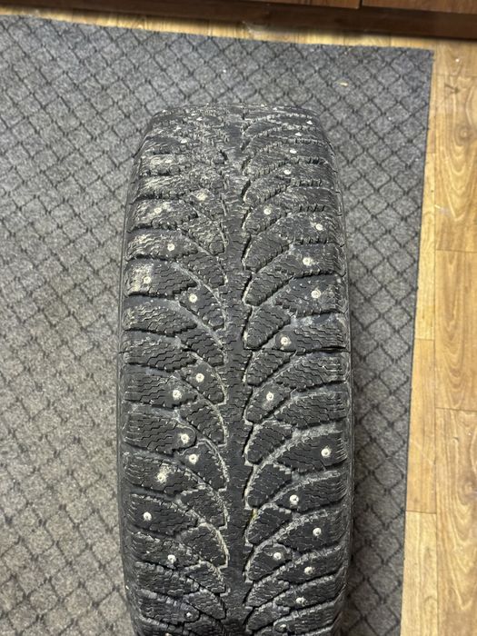Пара зимней резины шипы 205/55/16