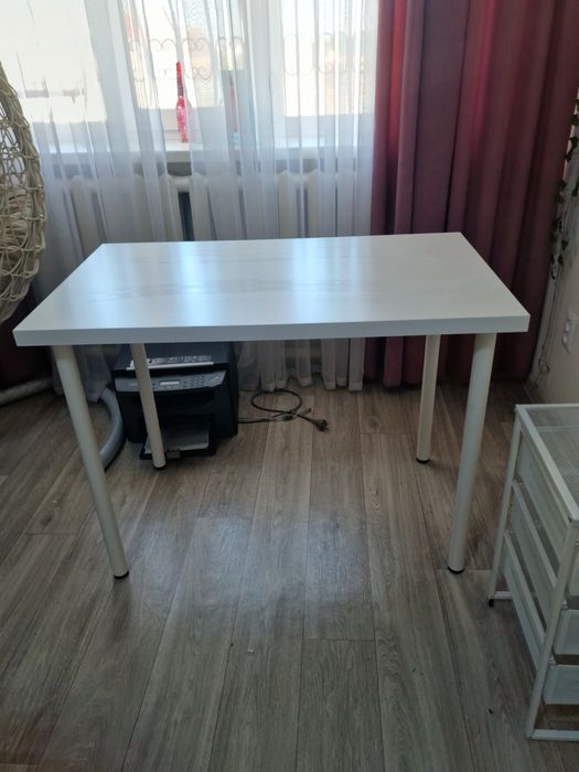 Продам  стол и стелажи икея