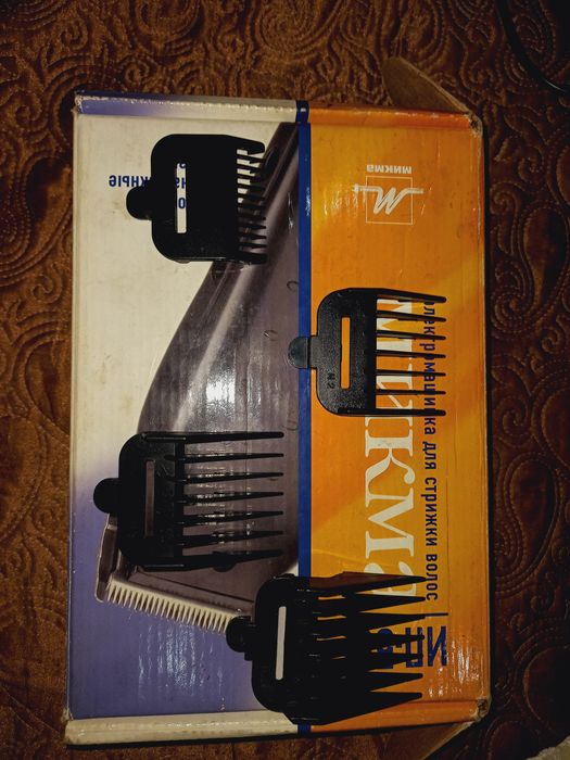 Продам электромашинку для пострижки волос .
