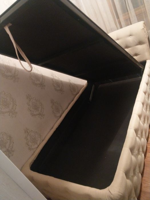 Кровать с матрасом