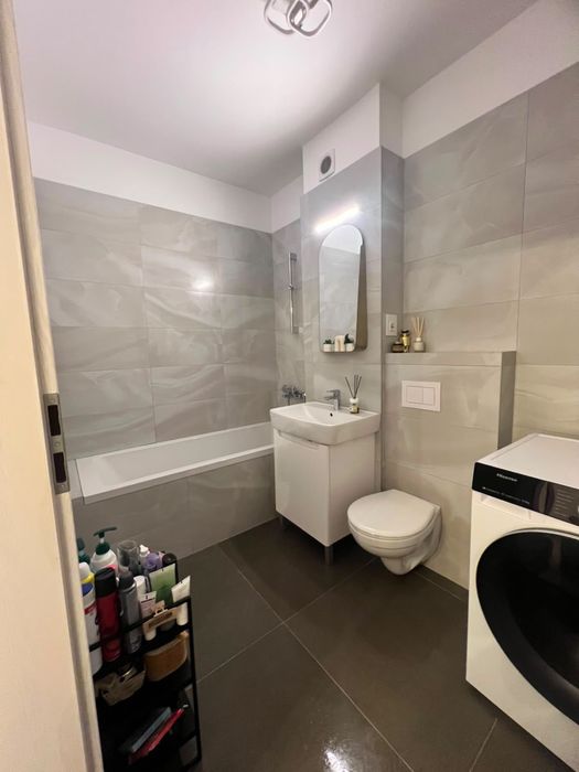 Apartament modern de inchiriat 2 camere, living cu bucatarie si dormitor, 58mp, curte, incalzire pardoseala, AC, dressing