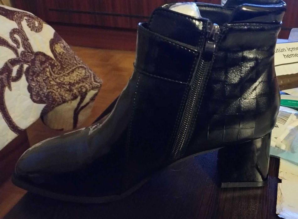 Чисто нови елегантни дамски ботички
