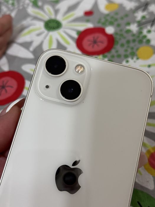 Продам телефон айфон 13