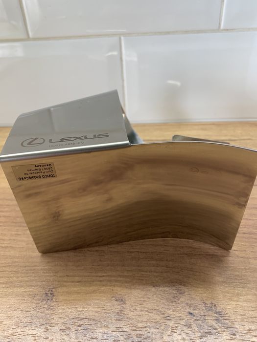 Поставка за бутилка Lexus