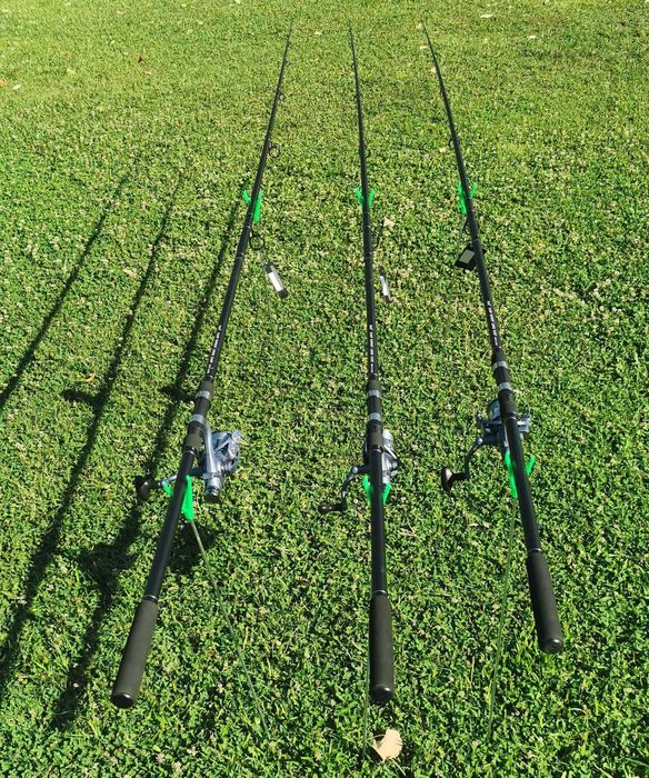 Три шарански въдици + три макари с байтрънер и влакна . НОВИ !!!