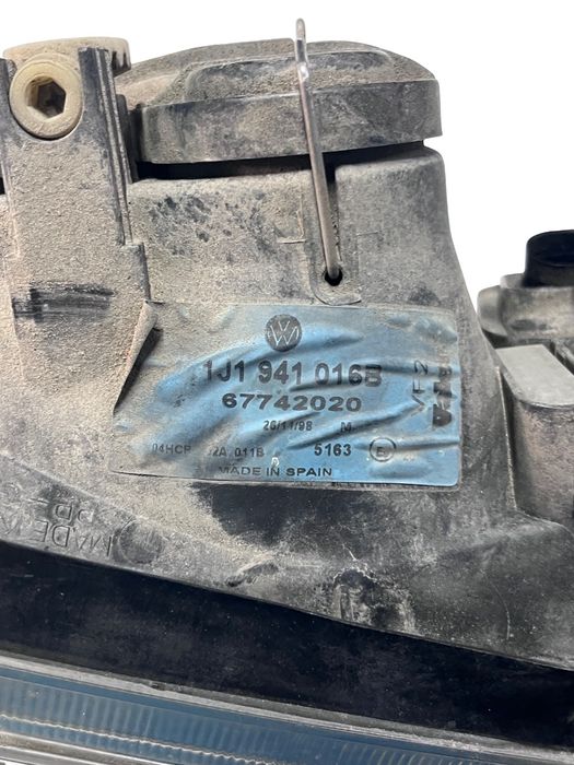 Far Dreapta Volkswagen Golf Iv 1J1 1997 - 2007 1J1941016B