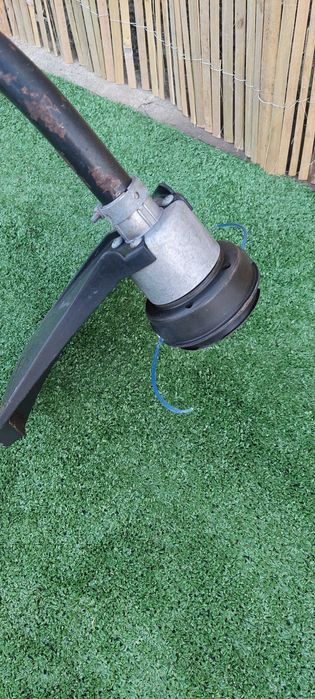 Бензинов тример .