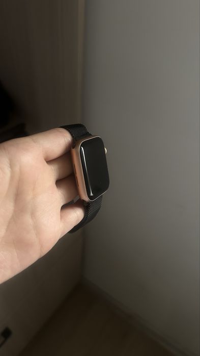 Apple watch SE Gold Alumnium Case
