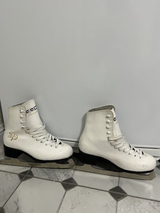 Продам коньки 36р
