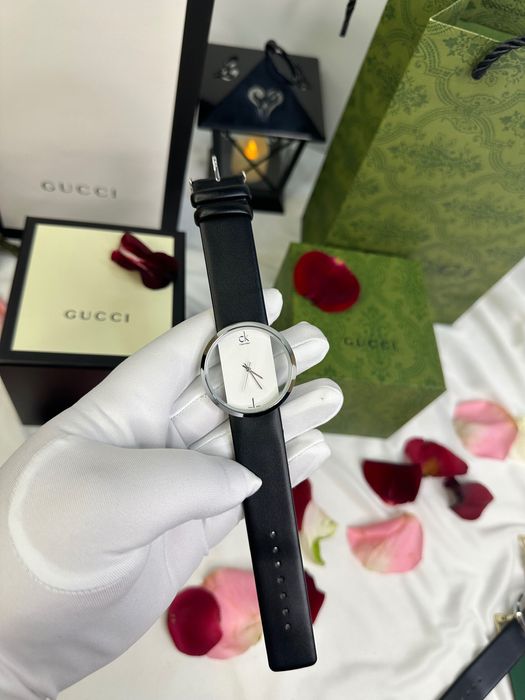 Calvin Ck Optom narxlarda Eshigingizgacha yetlazib berish hizmati bor