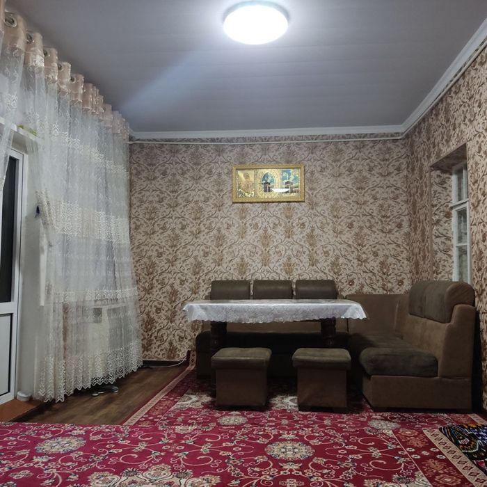 Хазора Спитамен шох кучасида ховли ижарага берилади.