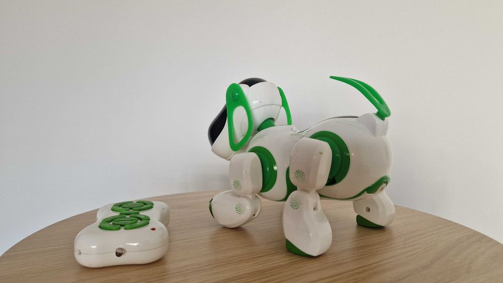 Интерактивна играчка куче с дистанционно управление  на български език