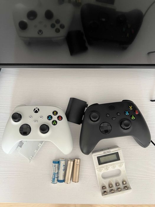 Продам Xbox Series S 512GB 2геймпада полный комплект