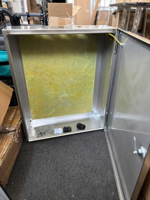 Cutie Electrică, Carcasă din Oțel, Rezistentă la Apă și Praf