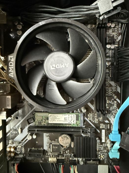 Kit PC Ryzen 5 3600 + B450M + 16GB RAM 3200MHz CORSAIR (NU SE VAND SEPARAT)