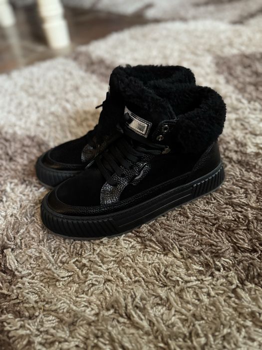 Продам новые ботиночки