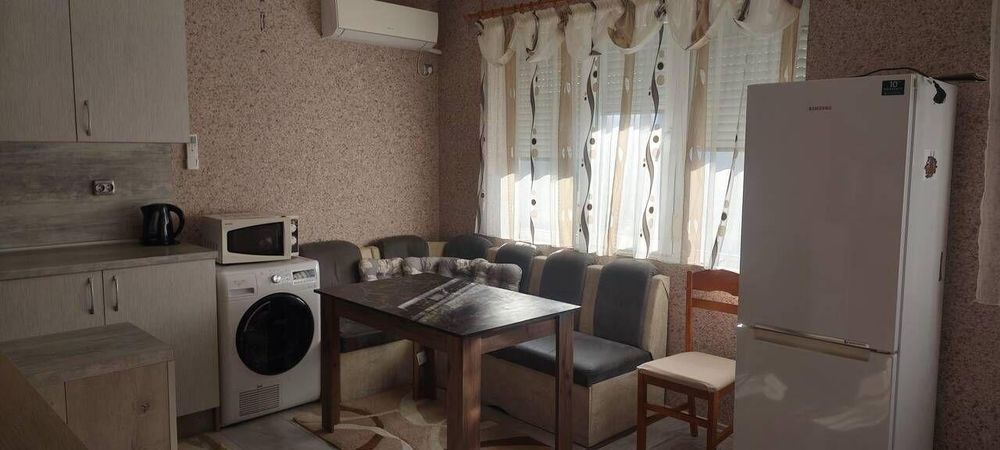 Дава се под наем Двустаен апартамент в Бургас, Меден рудник - зона В - 60 кв.м за 348.84 € - Снимка #1
