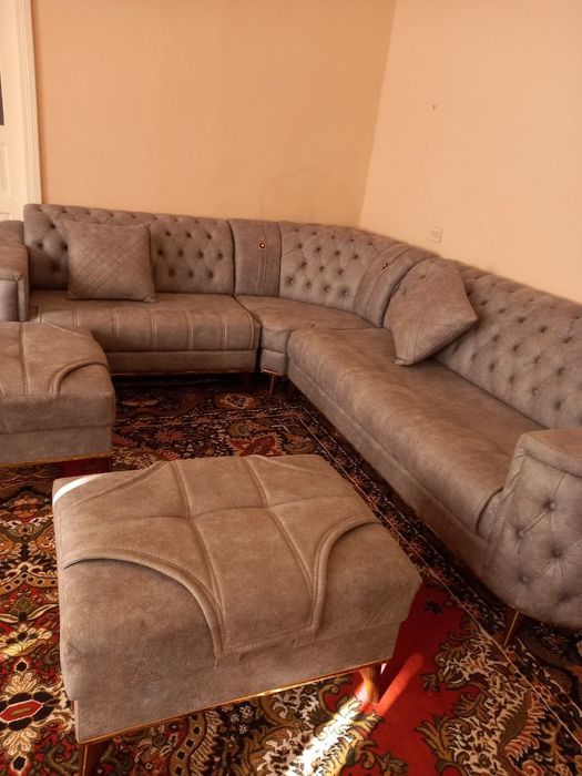 yaxshi sifatli ishonchli ishlab chiqaruvchining burchakli divan