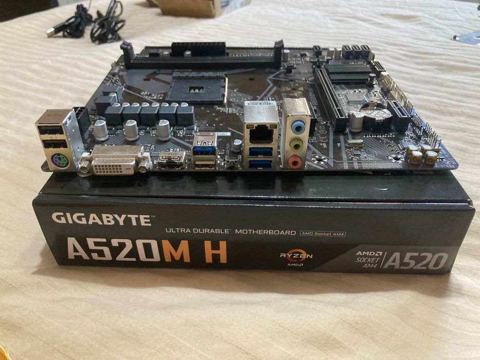 Vând placă de bază A520M H