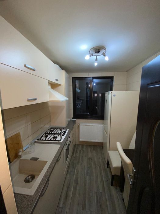 Vand apartament 3 camere partier