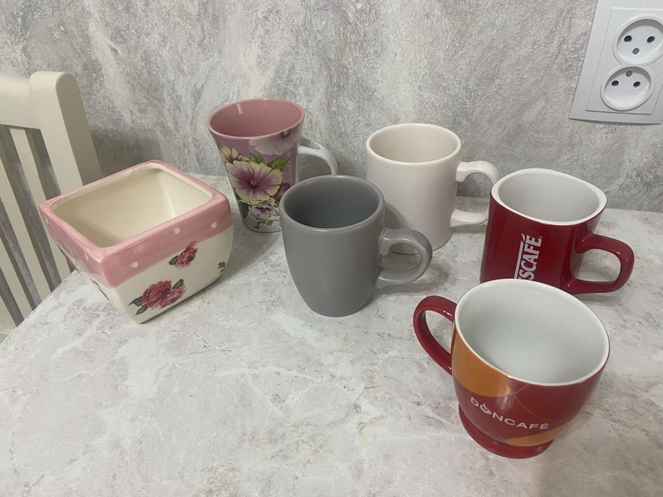 Кружки и вазочка