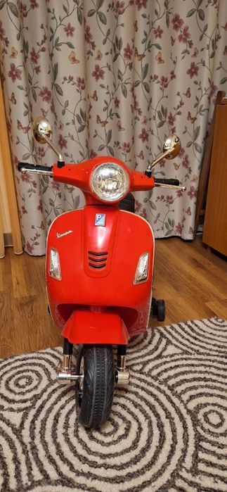 Scuter electric pentru copii Vespa