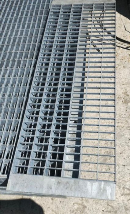 Trepte si gratare zincate