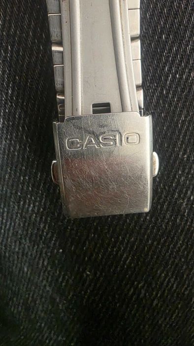 Часовник casio quartz