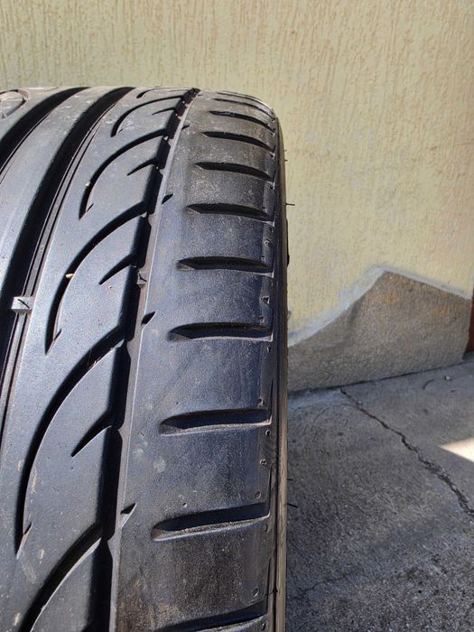 2 бр. летни гуми 225/35/19 Hankook 6 mm DOT 3419