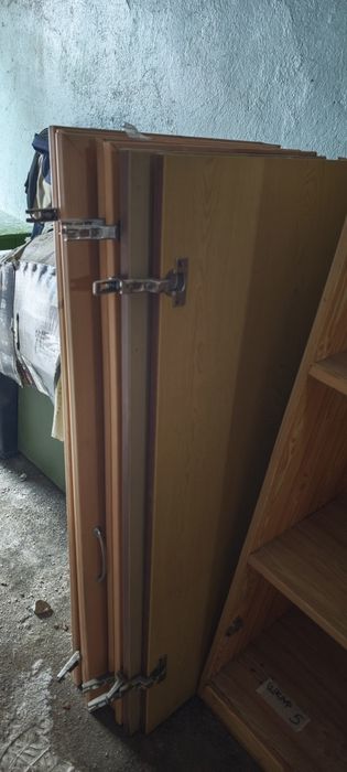 книжные шкафы с дверцами