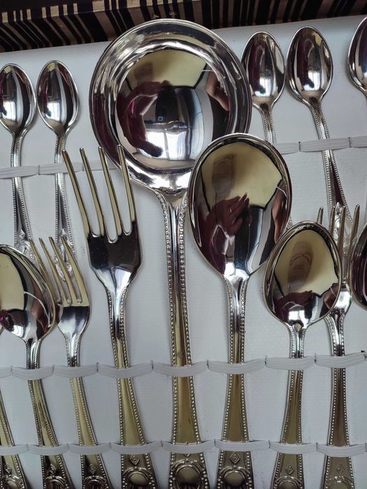 Посребрени италиански прибори за хранене.